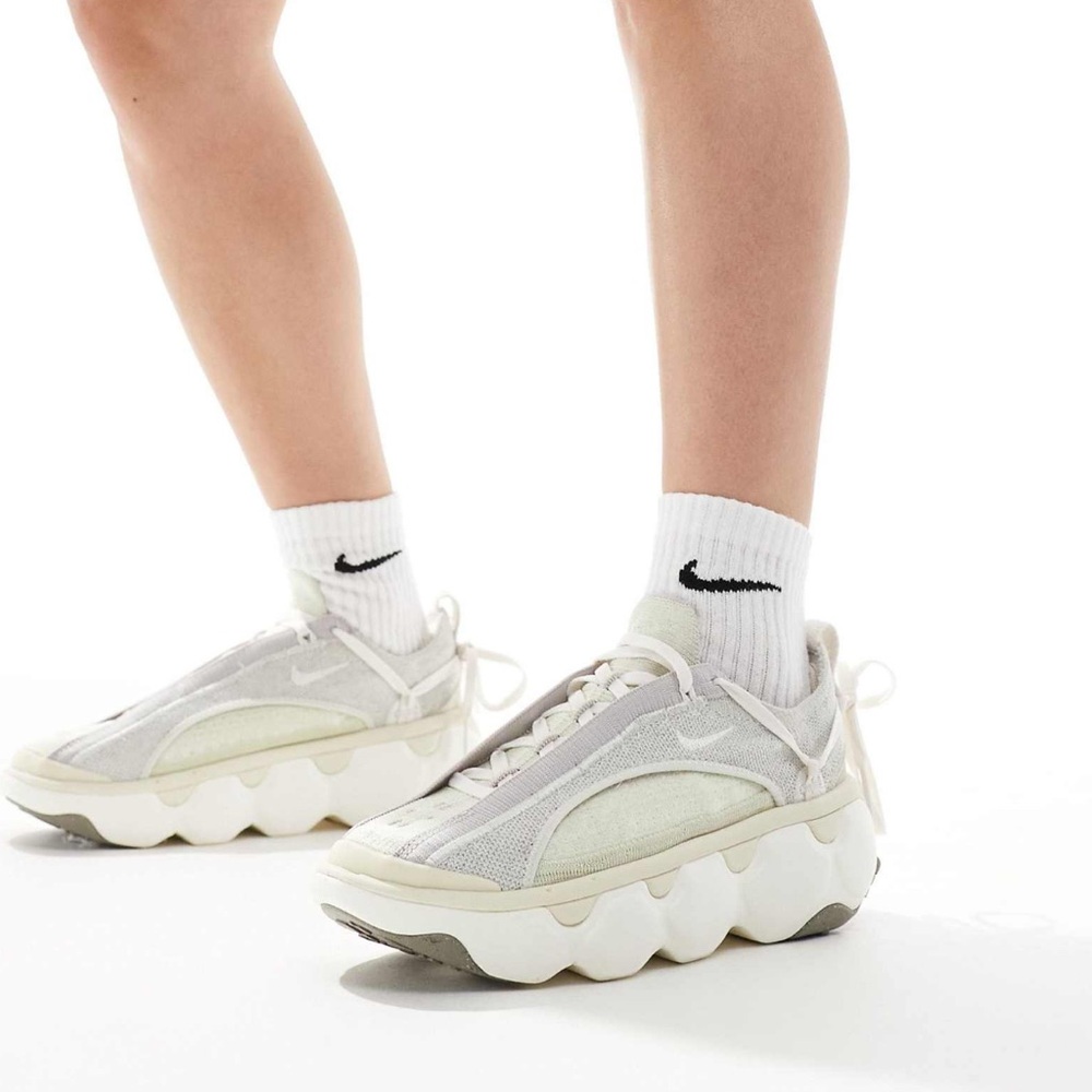 NIKE FLYKNIT BLOOM SNEAKERS